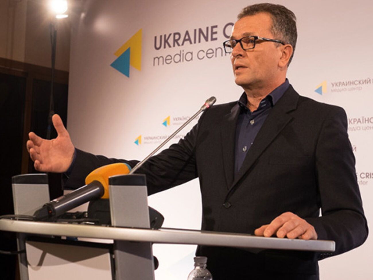 Молодежь уезжает, потому что мобильнее и прагматичнее, считает Уткин