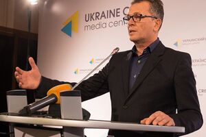 Молодежь уезжает, потому что мобильнее и прагматичнее, считает Уткин