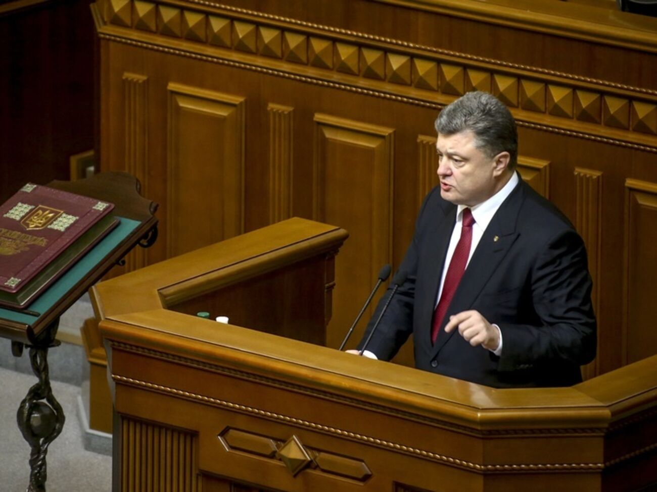 4 июня президент Петр Порошенко обратится с ежегодным посланием к украинскому парламенту, а на следующий день даст пресс-конференцию