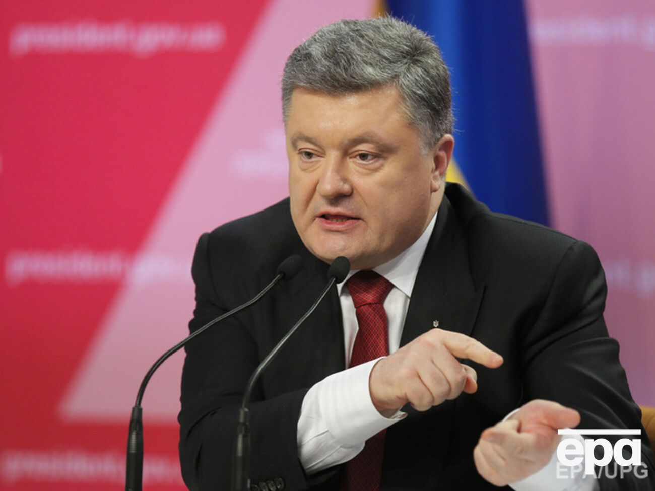 Петр Порошенко прокомментировал решение Йозефа Блаттера уйти в отставку