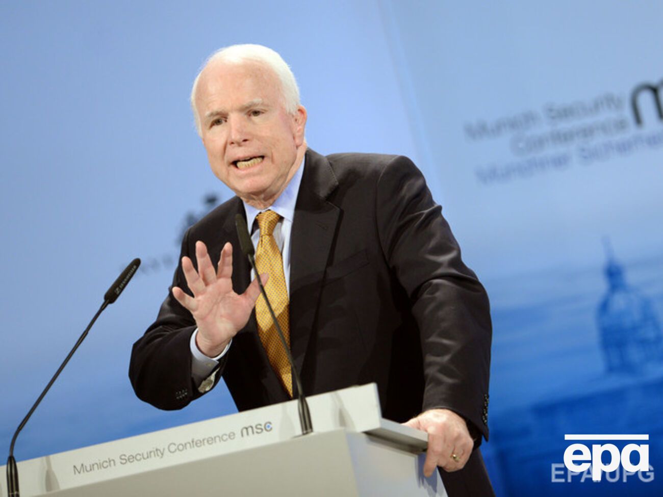 Маккейн заявил о сильной обеспокоенности США по поводу высказываний Путина о ядерном оружии