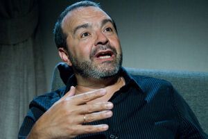 Виктор Шендерович: Мы – Россия целиком – мы продолжаем петь песни, маршируя в задницу, мы продолжаем идти этим курсом