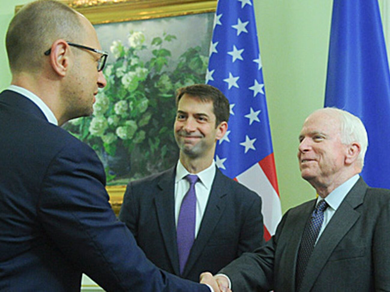 Яценюк и Маккейн обсудили вопросы сотрудничества Украины и США в энергетическом секторе