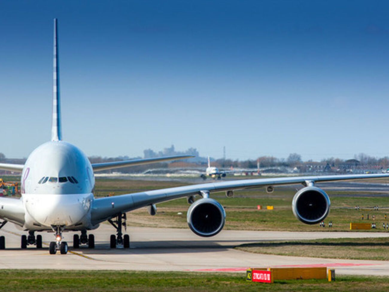 СМИ: Тело мужчины нашли на крыше офисного здания рядом с лондонским аэропортом Хитроу