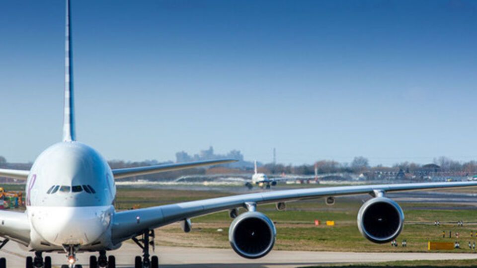 СМИ: Тело мужчины нашли на крыше офисного здания рядом с лондонским аэропортом Хитроу