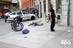 Мужчина въехал в скопление прохожих