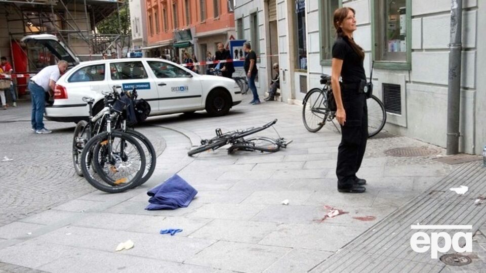 Мужчина въехал в скопление прохожих