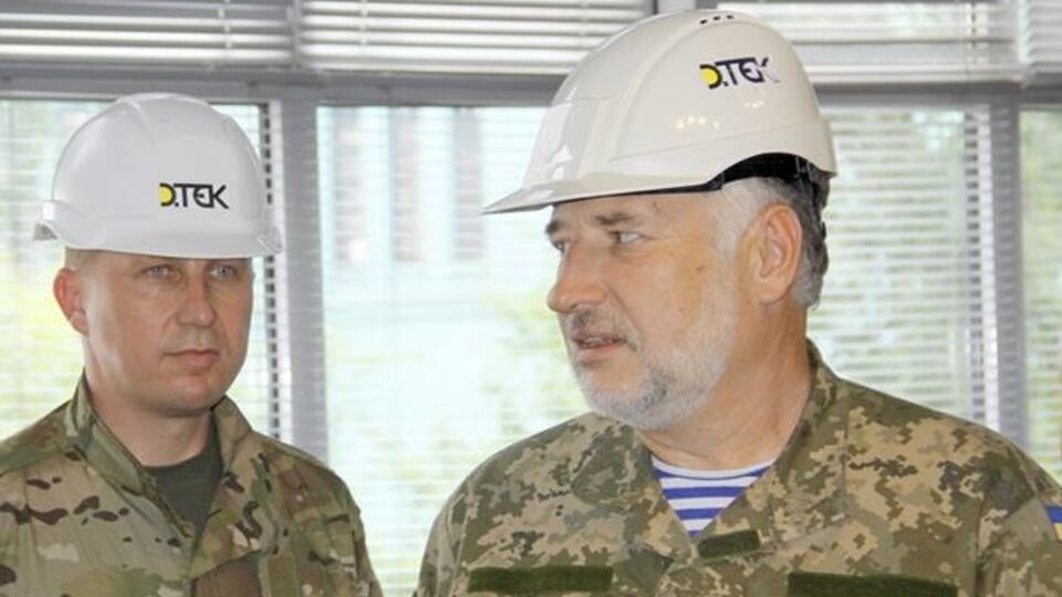 Начальник ГУМВД в Донецкой области Вячеслав Аброськин (слева) и глава Донецкой облгосадминистрации Павел Жебривский (справа)