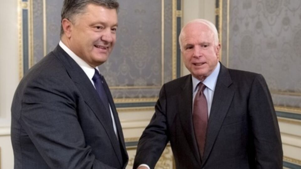 Сенатор Маккейн сообщил, что приехал в Украину, чтобы засвидетельствовать поддержку ее независимости, суверенитета и территориальной целостности