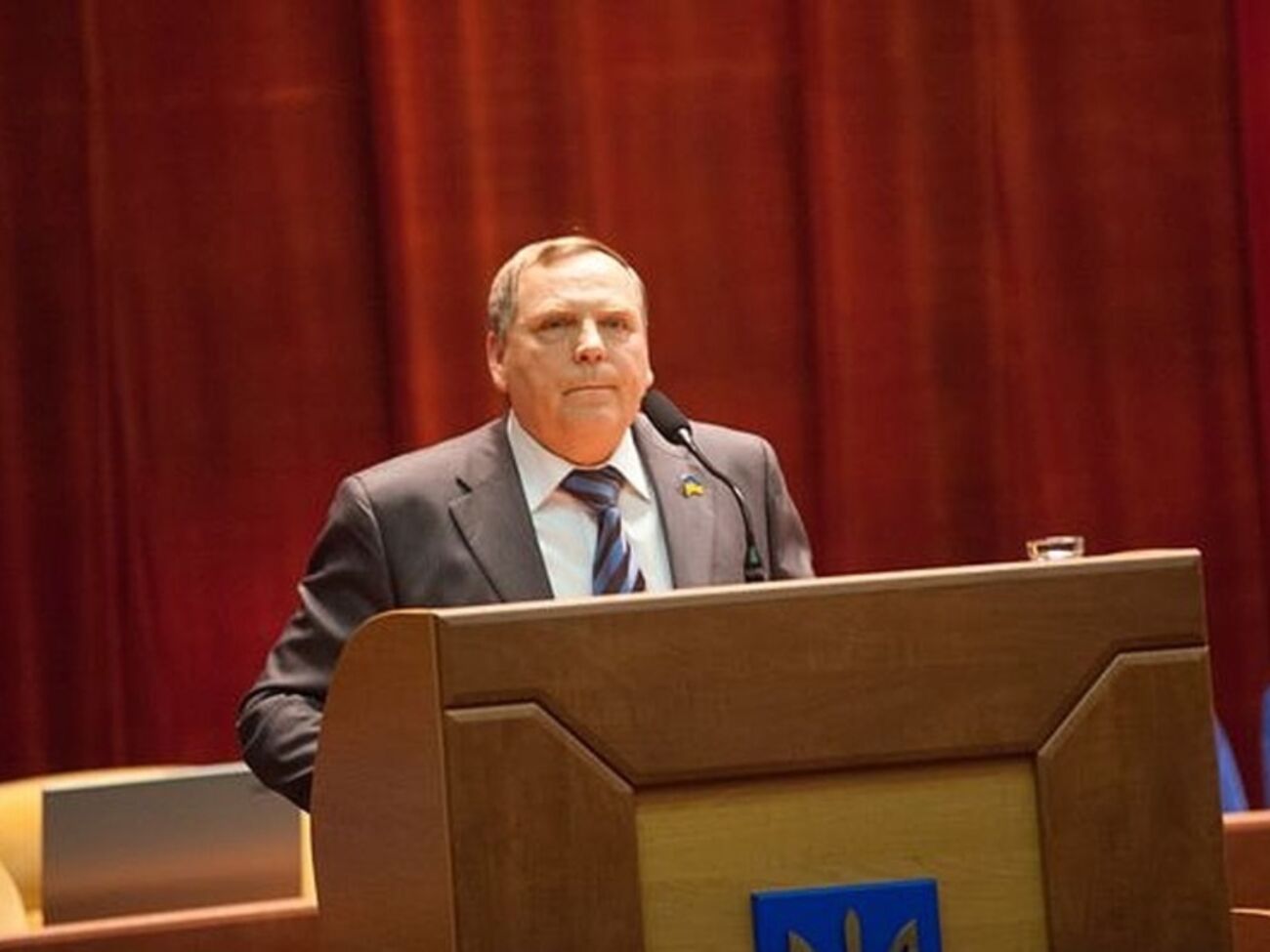 Минобразования: Еще в&nbsp;1999 году Пашков создал и был избран главой отделения Всеукраинского союза организаций "Русское движение Украины" в Запорожской области