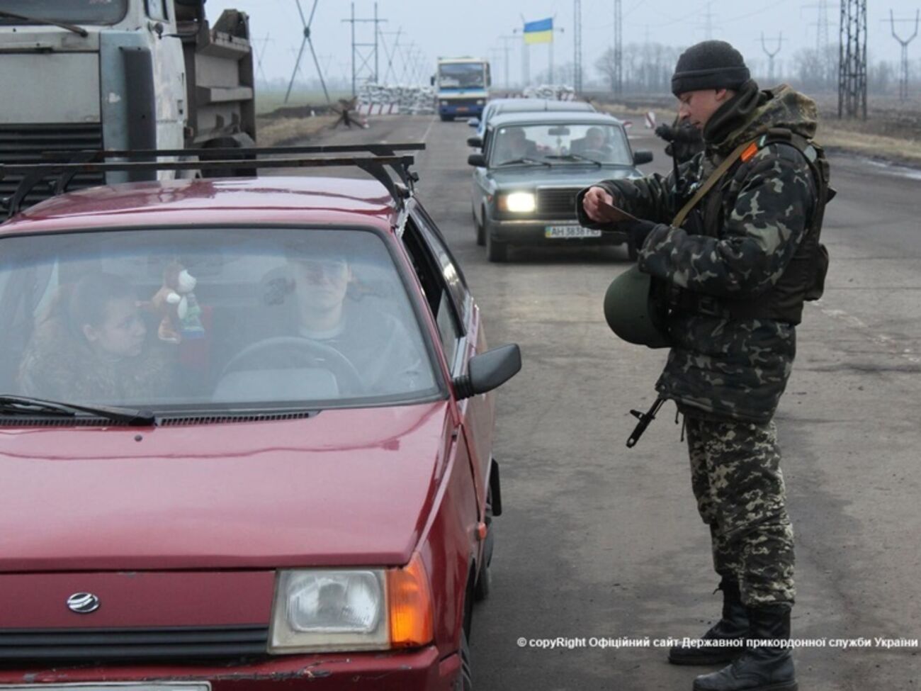 Пограничник был ранен во время обстрела Марьинки
