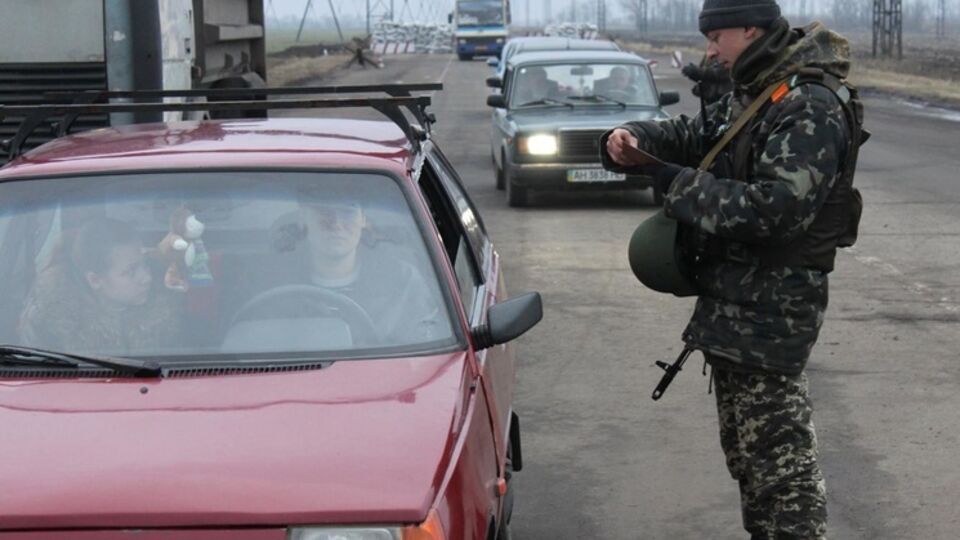 Пограничник был ранен во время обстрела Марьинки