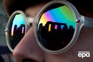 В Стоунхендже встретить день летнего солнцестояния собрались 23 тыс. человек