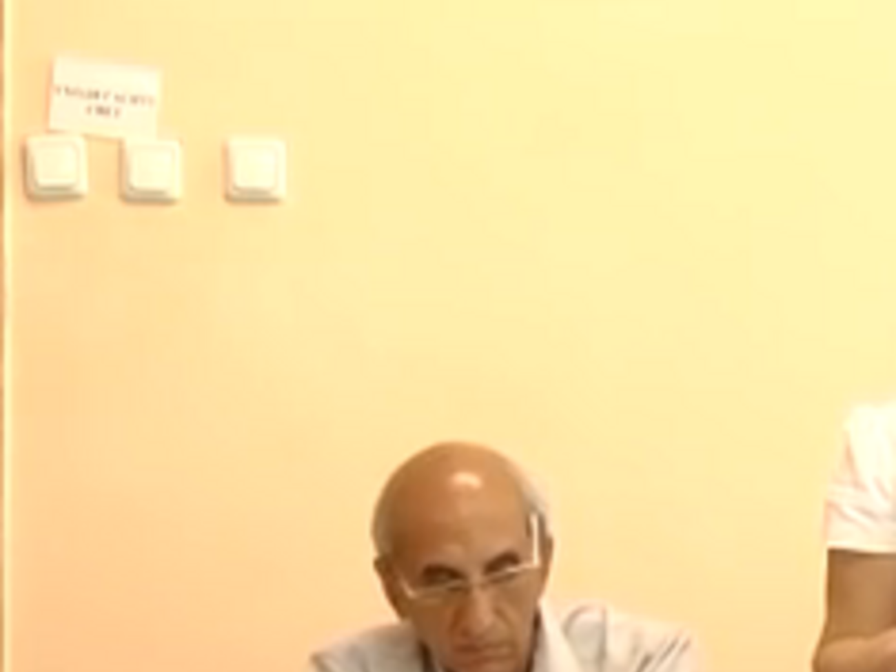 Работников "исполнительной власти ДНР" попросили вступить в "партию" Захарченко под угрозой увольнения. Видео