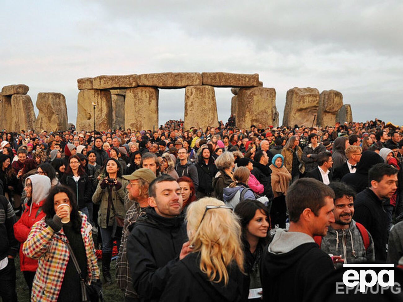 Стоунхедж служил кельтам в качестве обсерватории, а современные британцы используют его как место встречи дня летнего солнцестояния