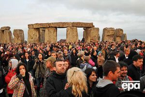 Стоунхедж служил кельтам в качестве обсерватории, а современные британцы используют его как место встречи дня летнего солнцестояния