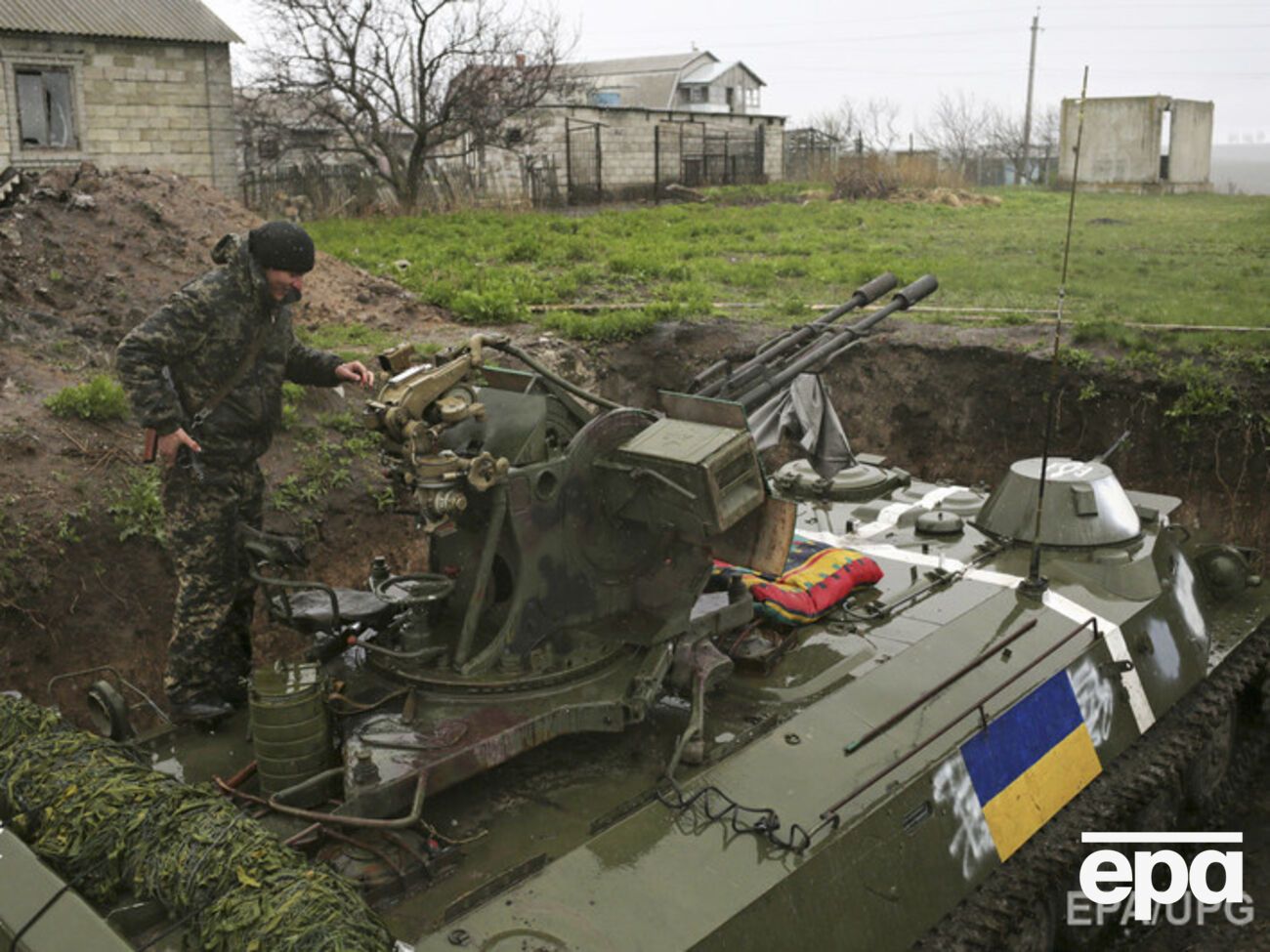 Украинские позиции продолжают обстреливать из тяжелого вооружения