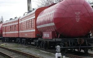 Пожарные поезда использовались при тушении горящей нефтебазы в Киевской области