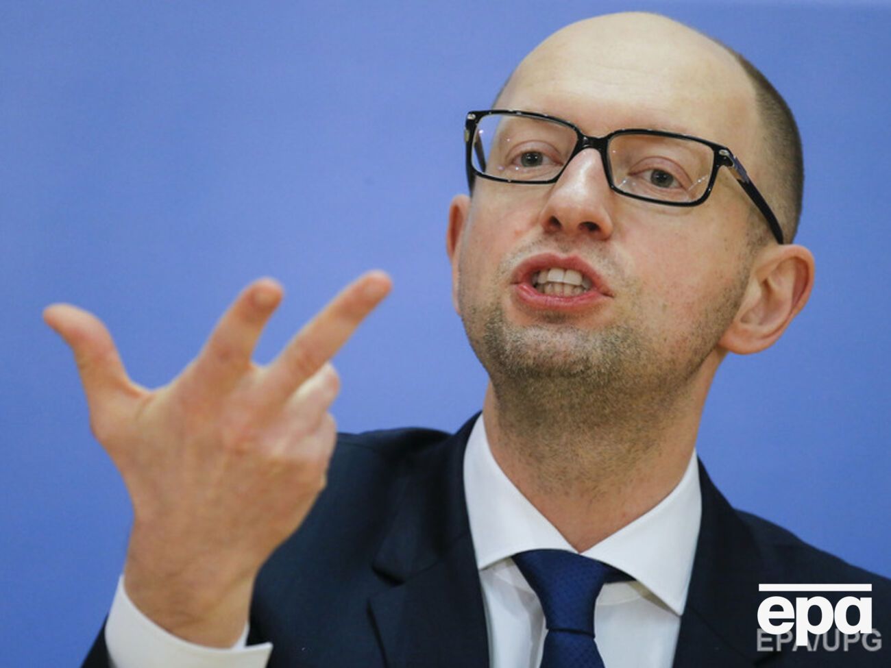 Яценюк потребовал сократить количество госслужащих