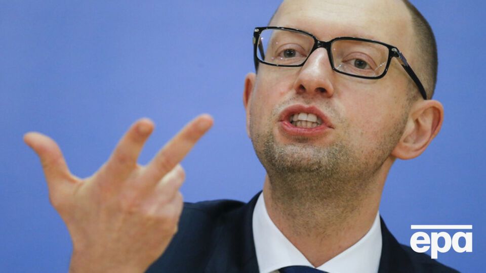 Яценюк потребовал сократить количество госслужащих