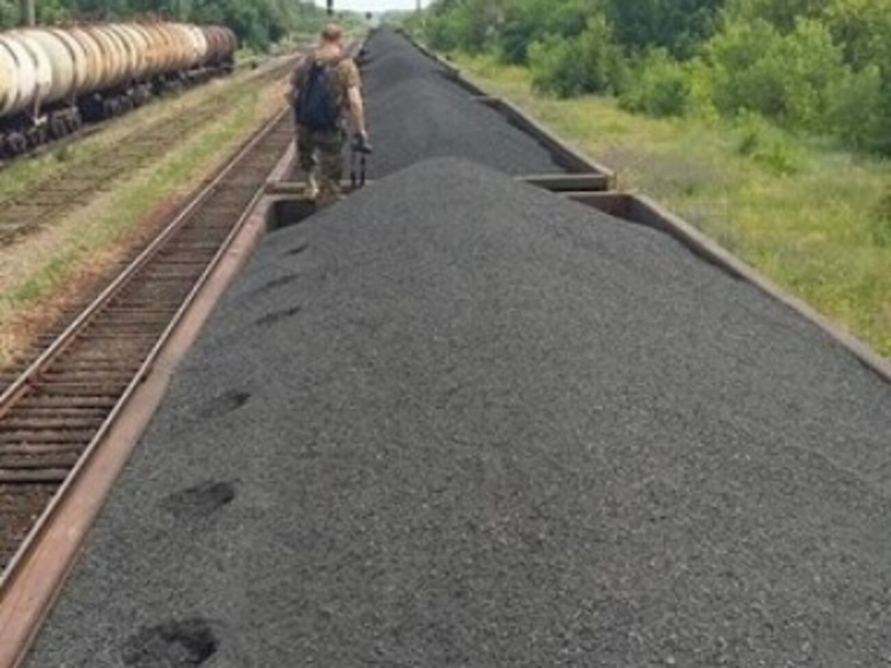 Украина ежедневно завозит 15-20 тыс тонн угля из "ДНР" и "ЛНР"