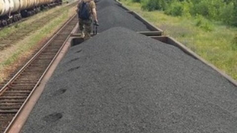 Украина ежедневно завозит 15-20 тыс тонн угля из "ДНР" и "ЛНР"