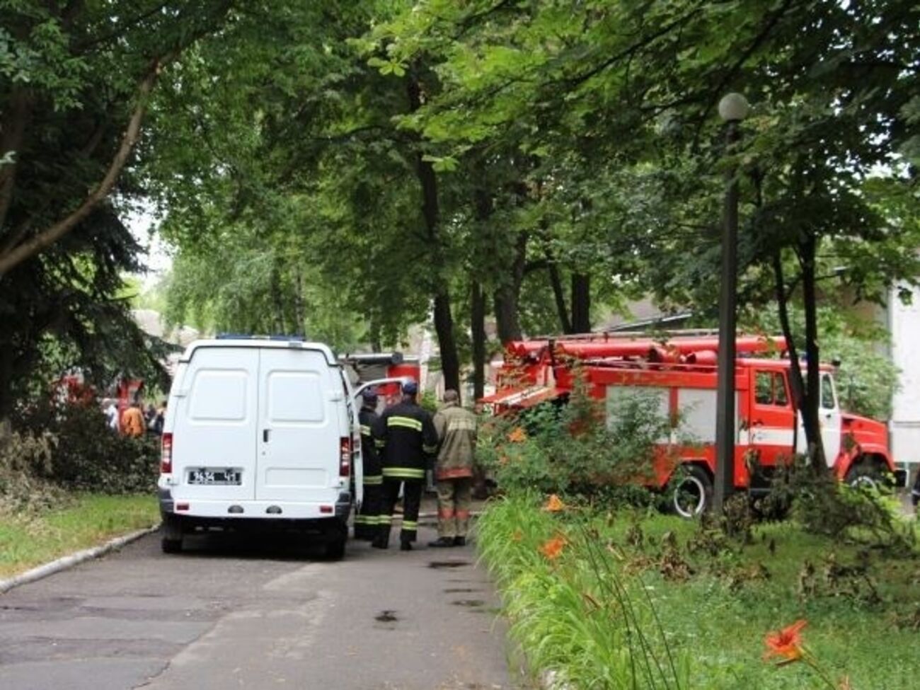 ГСЧС:&nbsp;На месте происшествия работали 11 единиц основной и специальной пожарно-спасательной техники и 40 человек личного состава