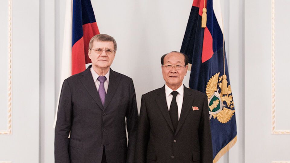 Генеральный прокурор РФ Юрий Чайка и верховный прокурор КНДР Чан Бен Гю