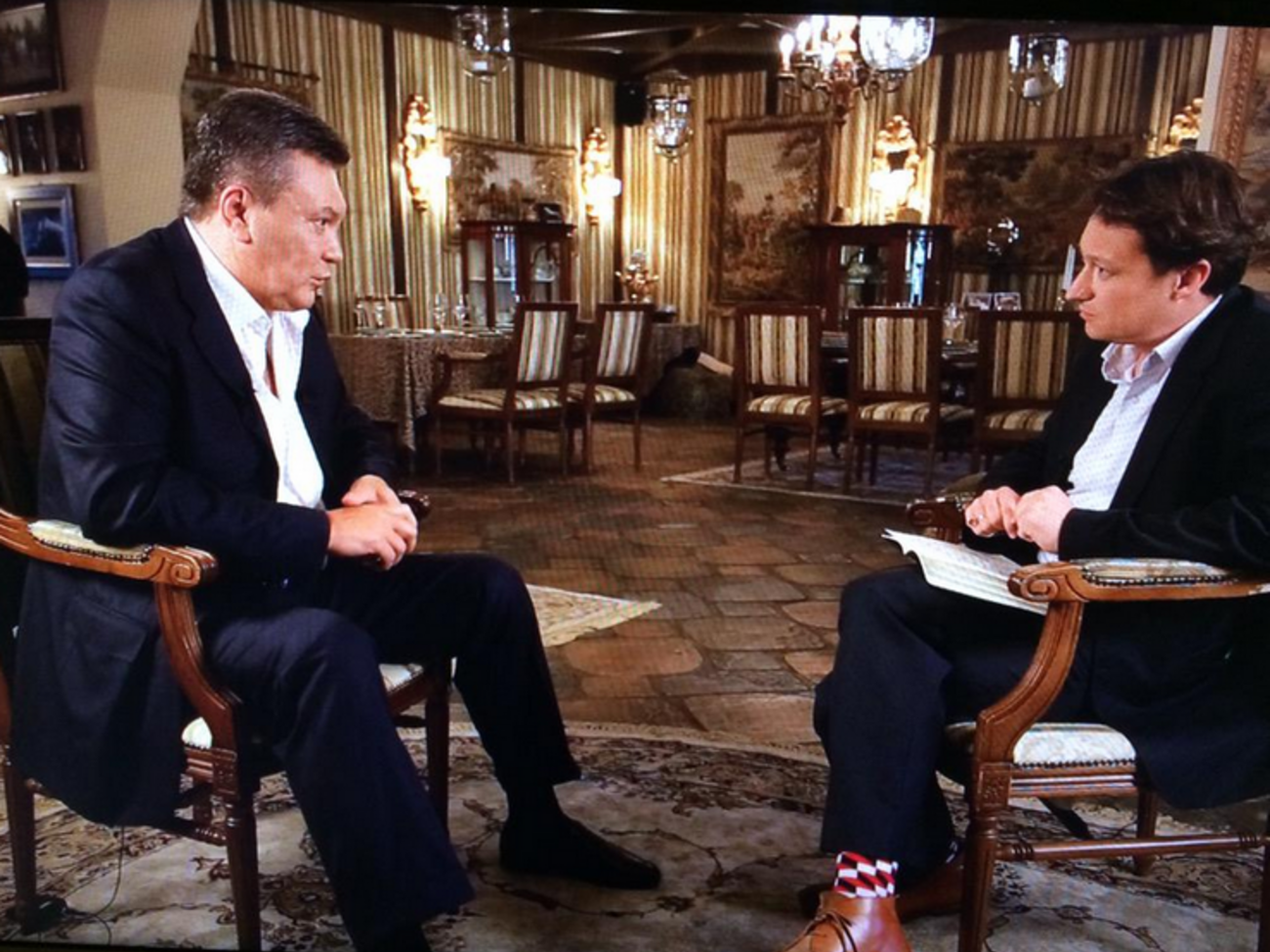 Янукович впервые встретился с западными журналистами после побега в Россию