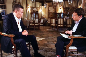 Янукович впервые встретился с западными журналистами после побега в Россию