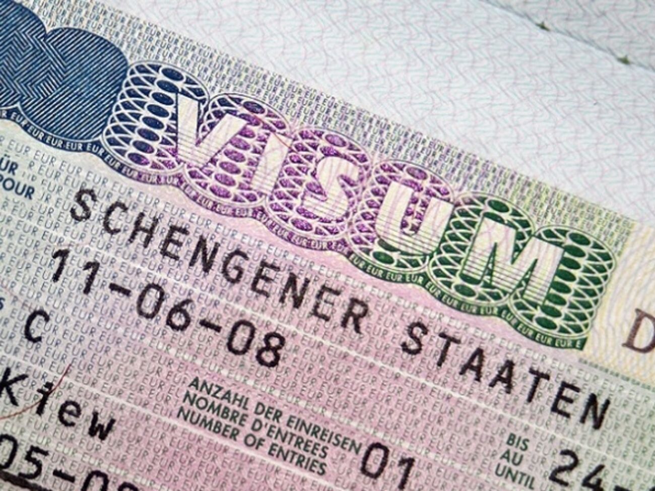 Чтобы открыть визу, придется сдать биометрические данные