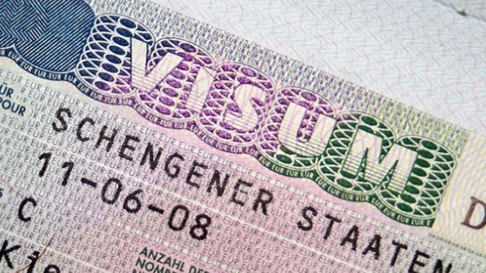 Чтобы открыть визу, придется сдать биометрические данные