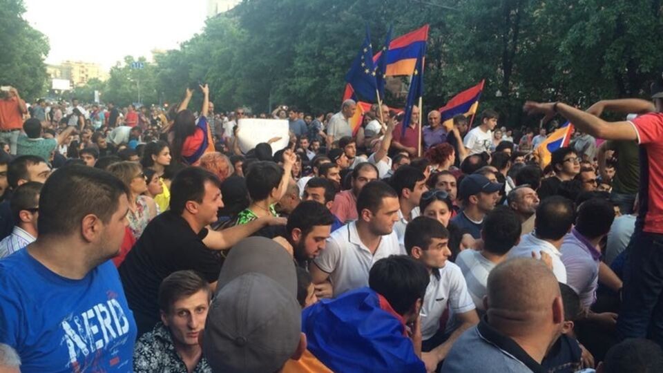 Полиция задержала более двух сотен протестующих