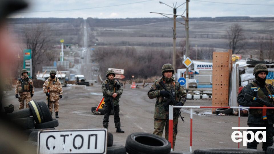 Боец "Айдара" пытался вывезти пулемет и гранатомет