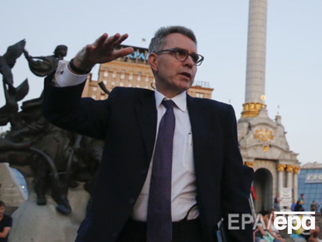 Пайетт: Россия должна прекратить посылать в Украину боевиков и оружие