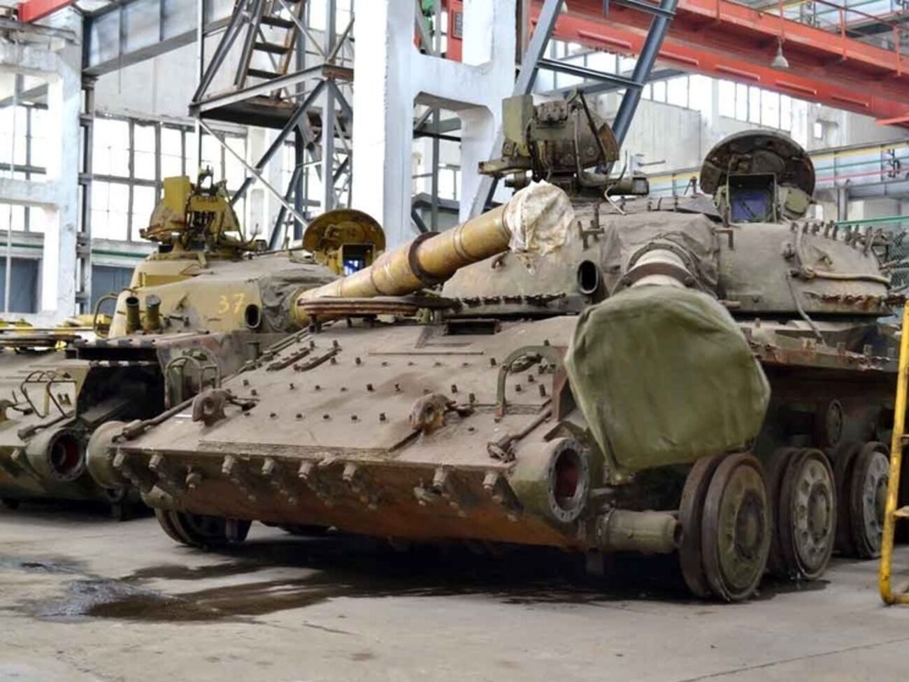 Харьковский бронетанковый завод восстановил технологию капитального ремонта танков Т-80. Фоторепортаж
