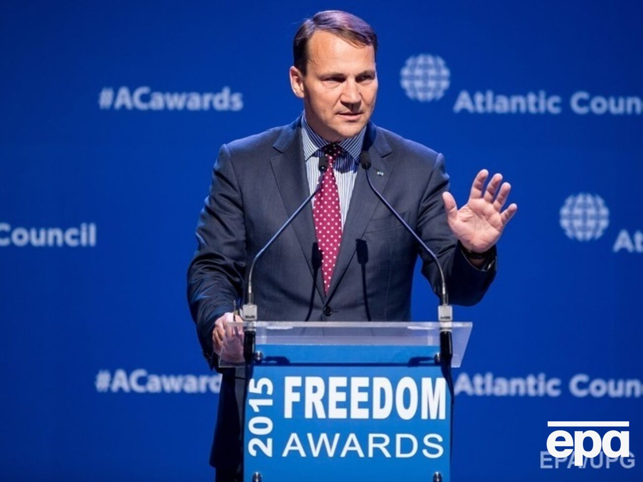 Сикорский ушел в отставку