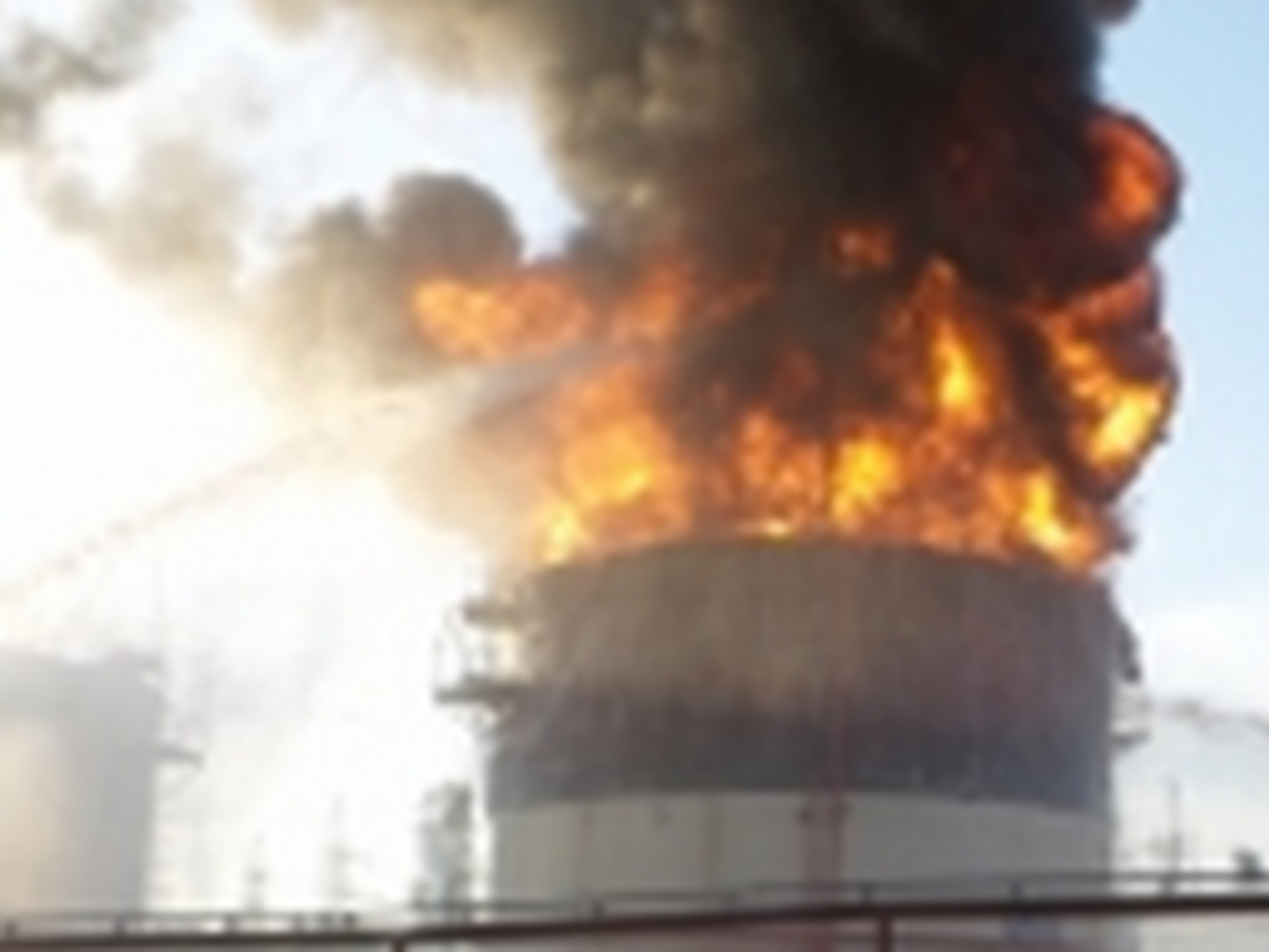 МЧС РФ:&nbsp;На данный момент площадь и причина пожара уточняются, информация о пострадавших не поступала