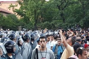 Переговоры полиции и участников акции протеста не принесли результата