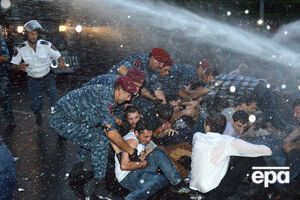 Во время допроса три человека сообщили о применении против них силы и полученных травмах