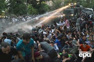 Полиция разогнала демонстрацию в Ереване при помощи водометов