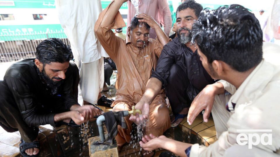 СМИ: Температура воздуха на юге Пакистана остается высокой