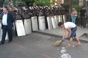 Протестующие не намерены покидать место демонстрации