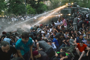 Что стоит за протестами в Армении и к чему они приведут?