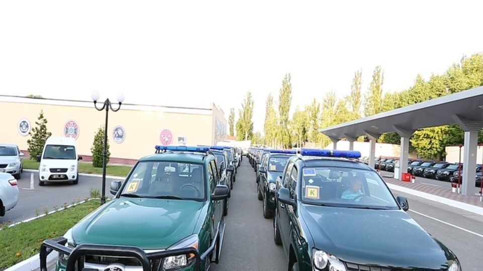 Более 70 новых автомобилей отправились в подразделения Госпогранслужбы
