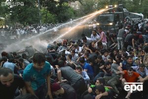 Amnesty International считает, что полиция неоправданно применила водометы по отношению к митингующим в Армении