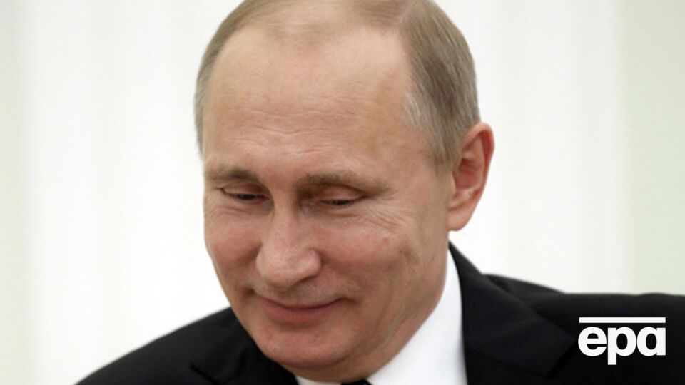 Президент РФ Владимир Путин подписал указ о продлении ответных санкционных мер