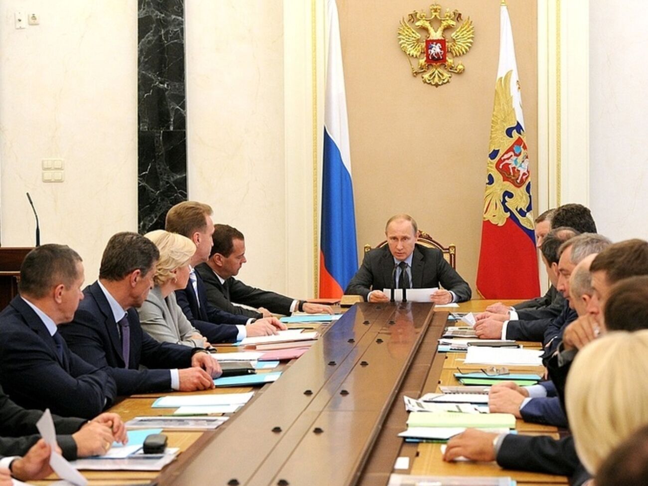 Владимир Путин провел совещание с российским правительством