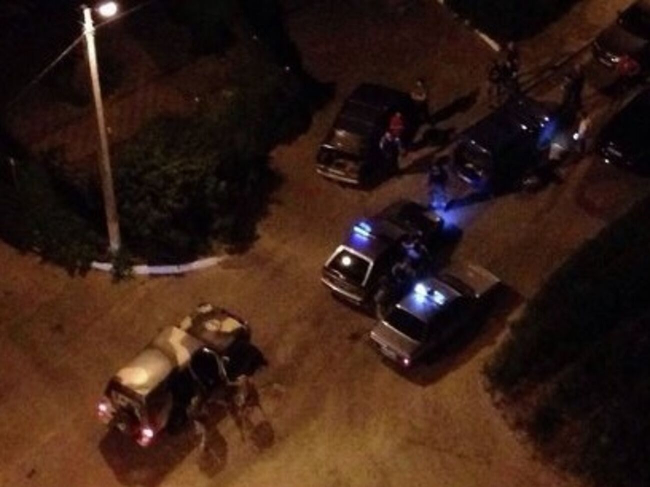 Во время драки группа нападавших бежала по улице, избивая всех на своем пути&nbsp;