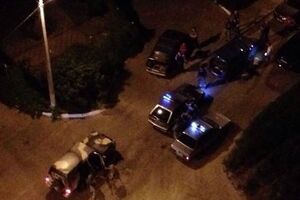 Во время драки группа нападавших бежала по улице, избивая всех на своем пути